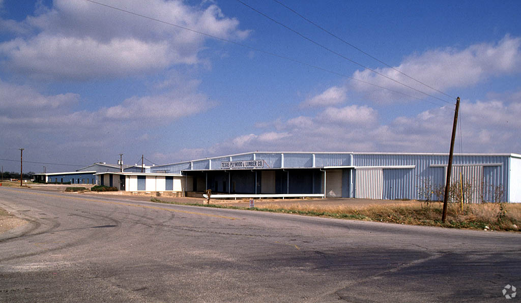 242 S Bagdad Rd, Grand Prairie, TX for lease Building Photo- Image 1 of 2