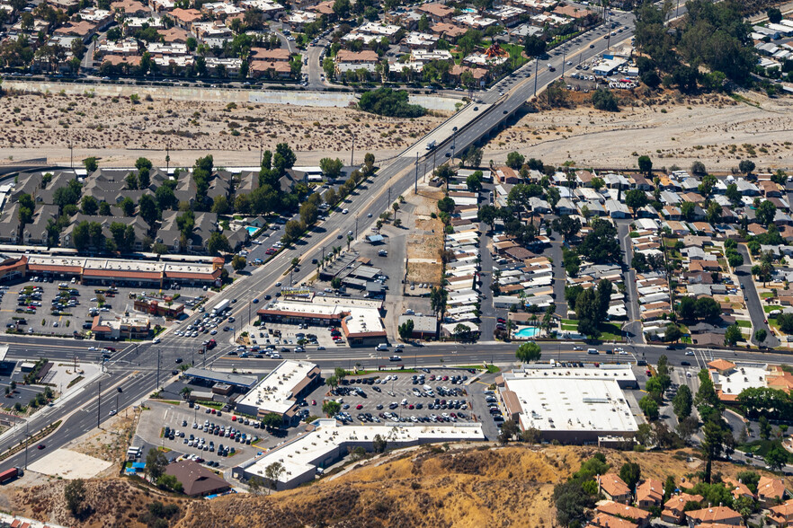 27515 Sierra Hwy, Santa Clarita, CA for sale - Building Photo - Image 1 of 1