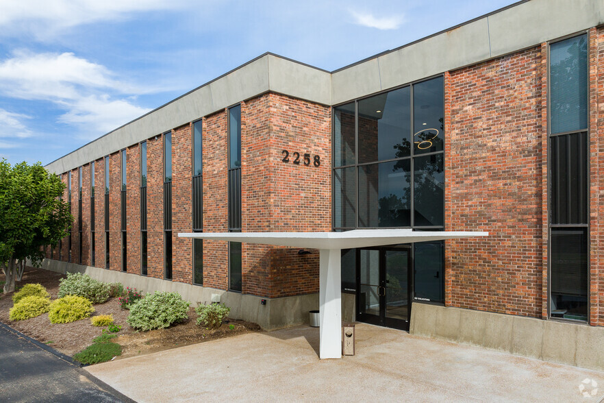 2258 Schuetz Rd, Maryland Heights, MO for lease - Building Photo - Image 3 of 4