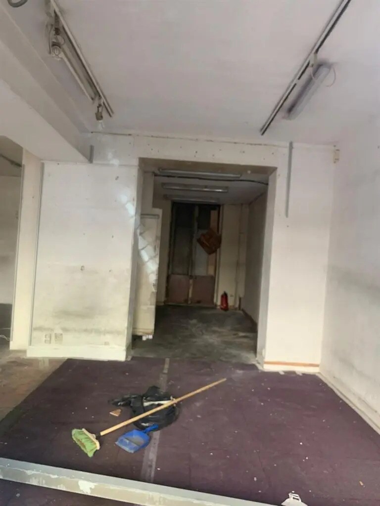 Retail in Paris for lease Building Photo- Image 1 of 7