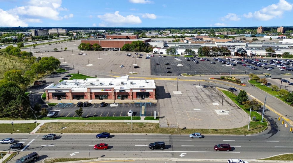 506 W 14 Mile Rd, Troy, MI for lease - Building Photo - Image 3 of 7