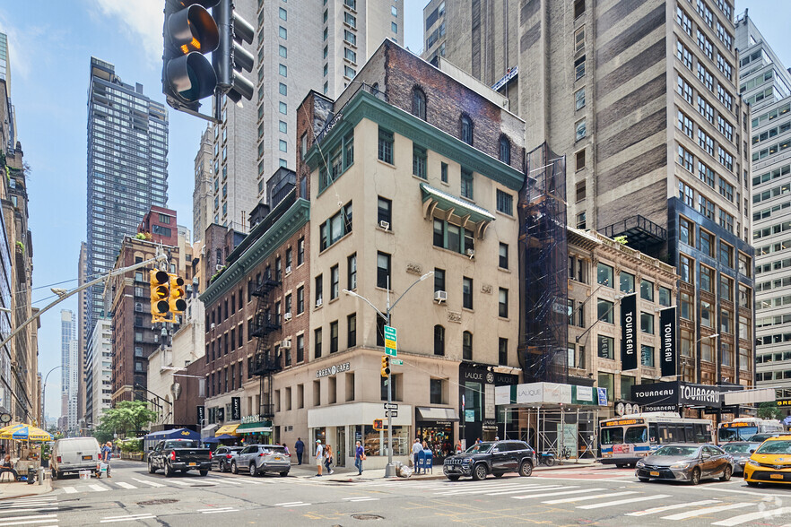 32-40 E 58th St, New York, NY for lease - Building Photo - Image 1 of 6