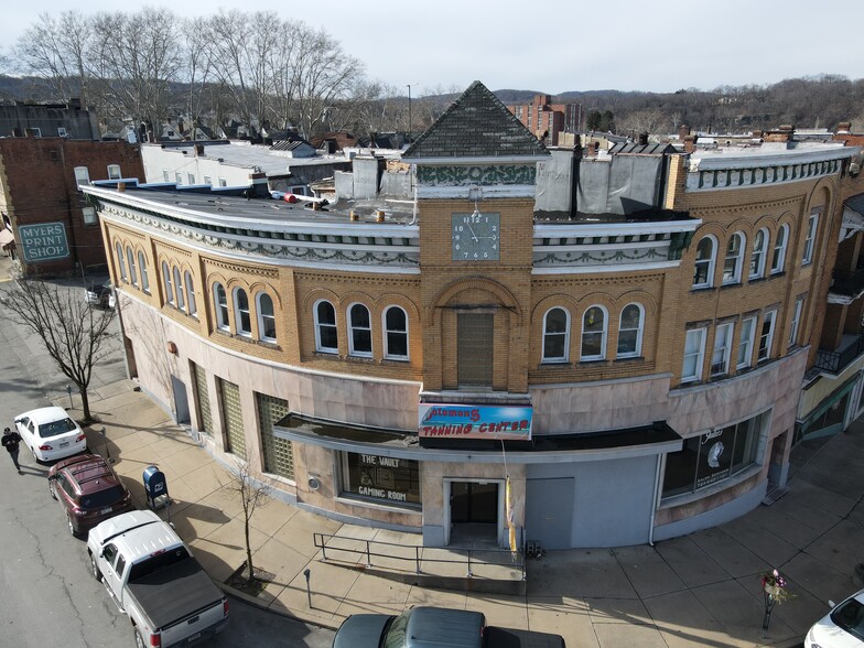 152 Grant Ave, Vandergrift, PA for lease - Primary Photo - Image 1 of 3