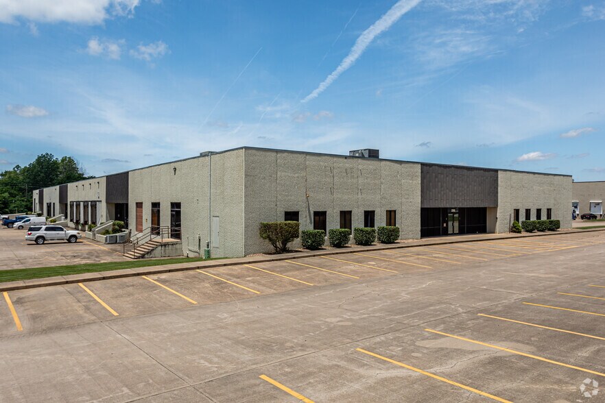 2300 S Old Missouri Rd, Springdale, AR 72764