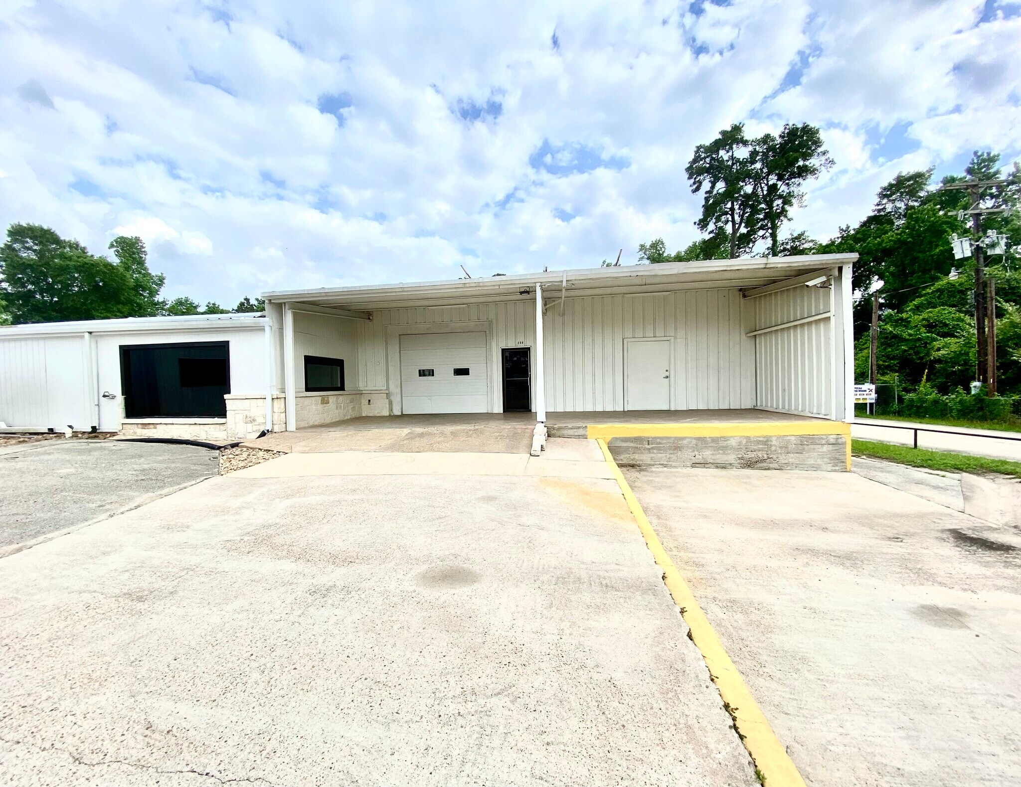 13095 Highway 105 W, Conroe, TX for sale Primary Photo- Image 1 of 1