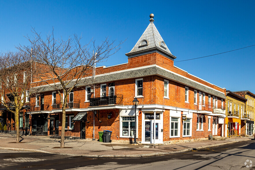 1-9 Pl Du Marché, Saint-jean-sur-richelieu, QC for sale - Primary Photo - Image 1 of 4