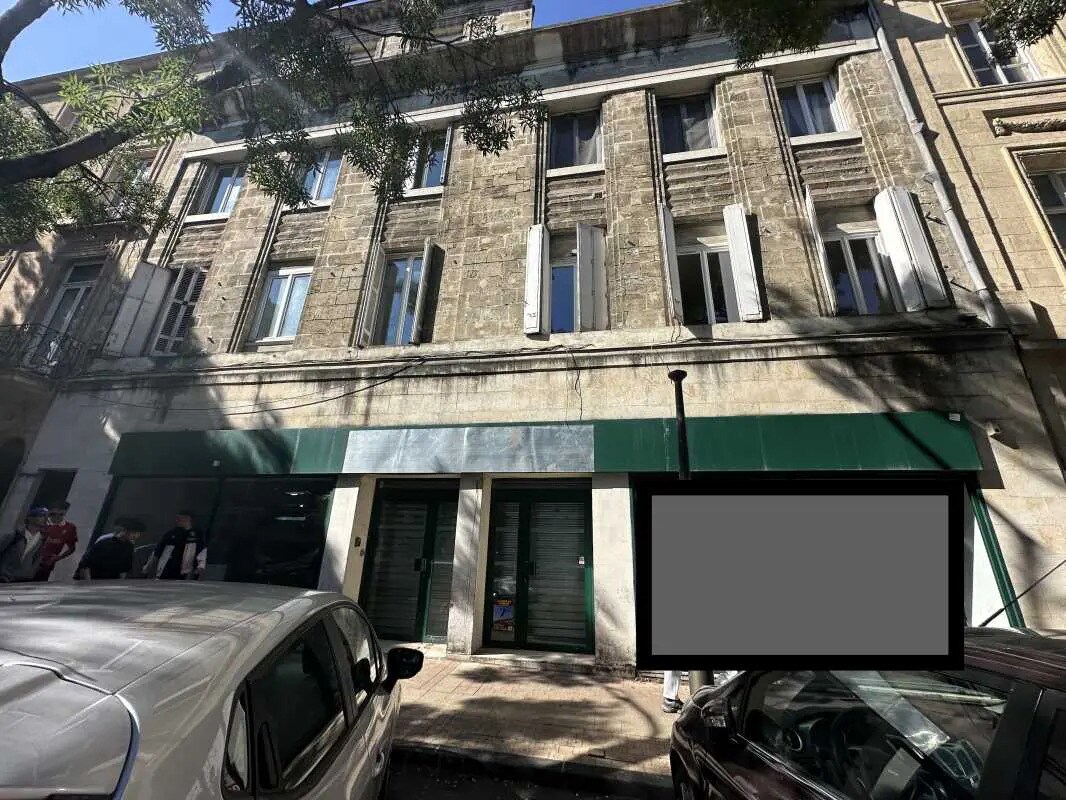 Retail in Bordeaux for lease Building Photo- Image 1 of 3
