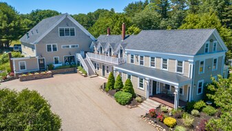 Upscale Ogunquit Inn - Pub