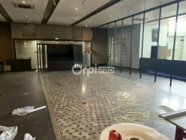 Retail in Beauvais for sale - Building Photo - Image 2 of 9