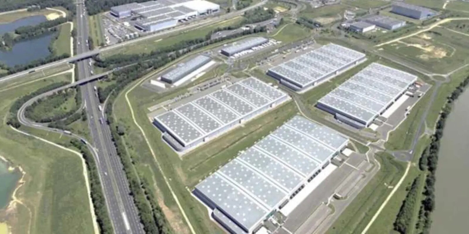 Industrial in Longueil-Sainte-Marie for lease Building Photo- Image 1 of 8