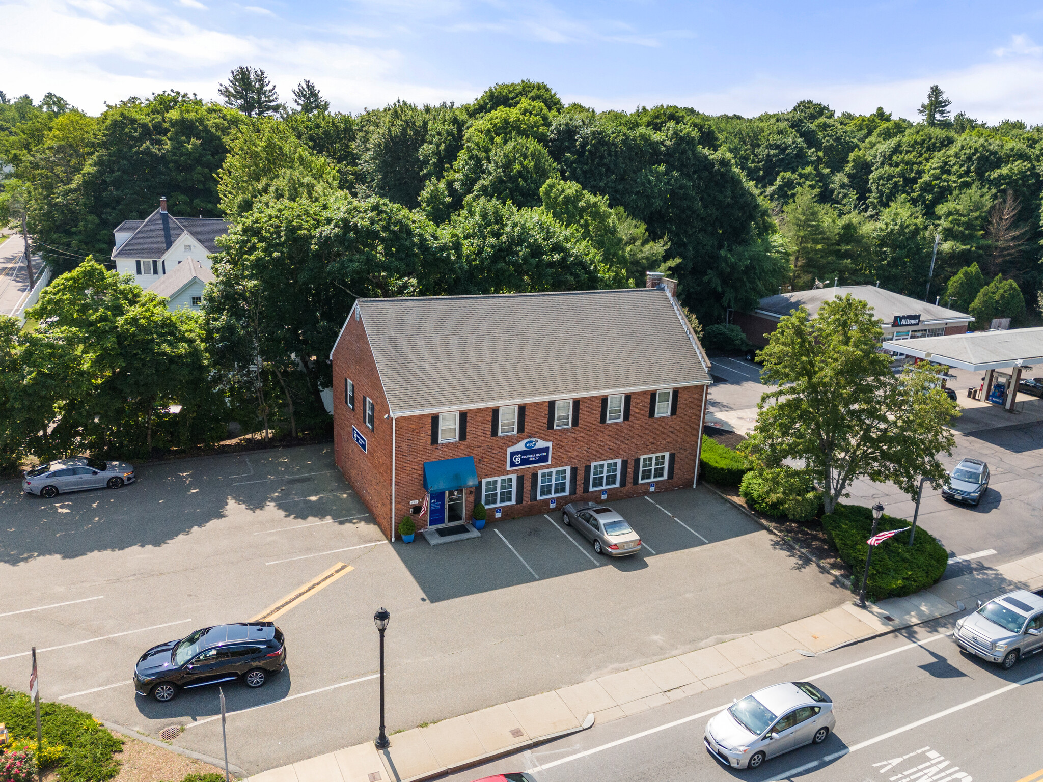 692 High St, Westwood, MA for sale Building Photo- Image 1 of 9