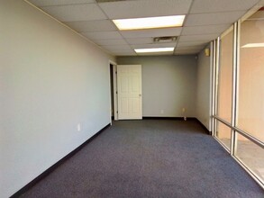 605 E Palace Pky, Grand Prairie, TX for lease Building Photo- Image 2 of 5