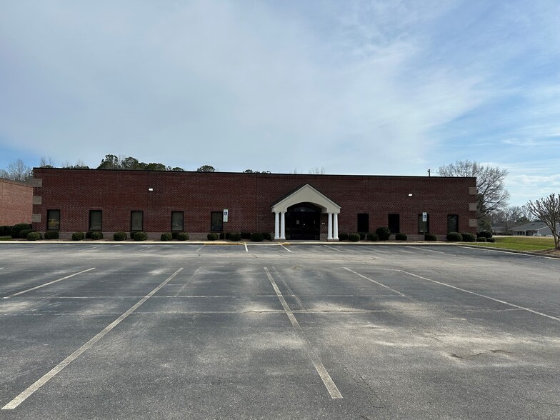 861-863 Tilghman Dr Office Park portfolio of 2 properties for sale on LoopNet.com - Primary Photo - Image 1 of 1