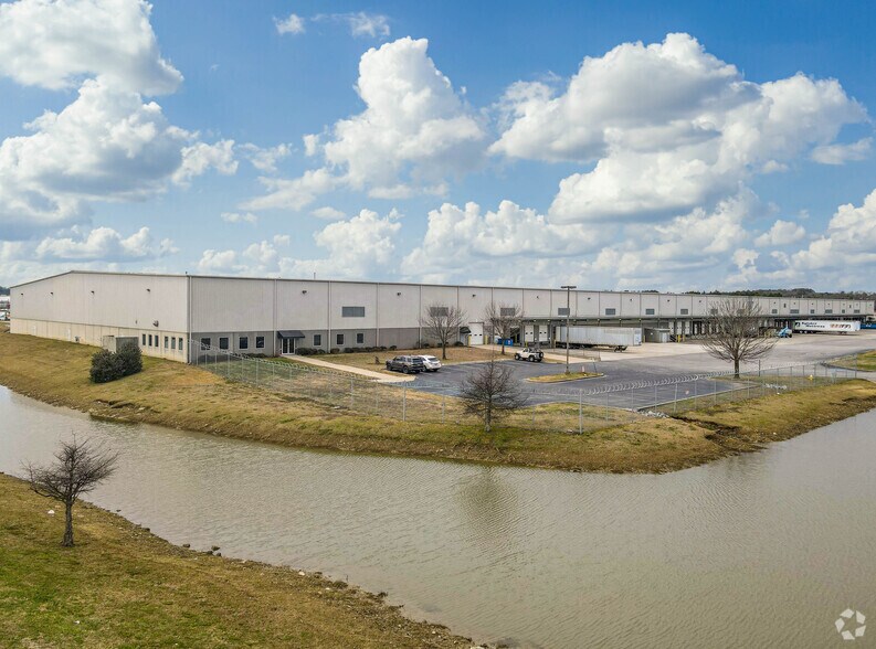 41 N Industrial Dr, Calera, AL 35040