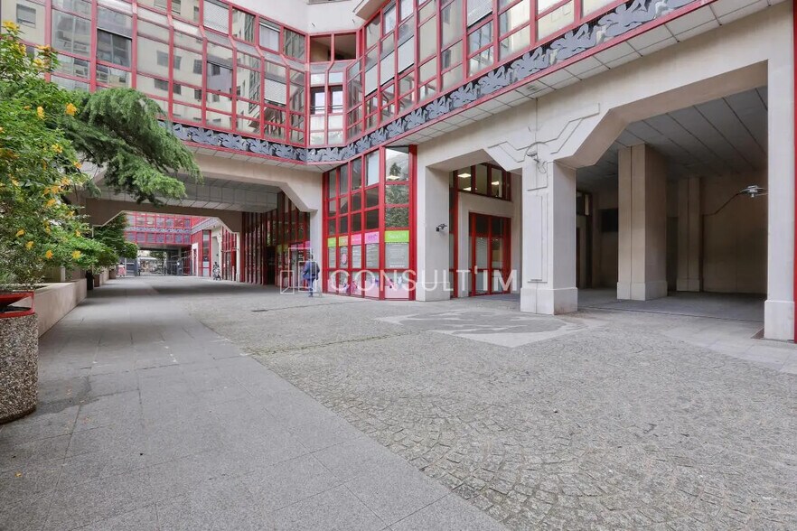 Office in Paris for lease - Building Photo - Image 2 of 8