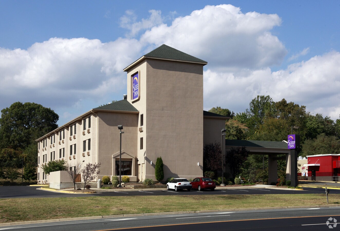 17470 Jefferson Davis Hwy, Dumfries, VA 22026