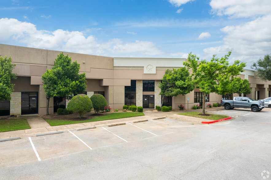 1421 W Wells Branch Pky, Pflugerville, TX for lease - Building Photo - Image 1 of 6