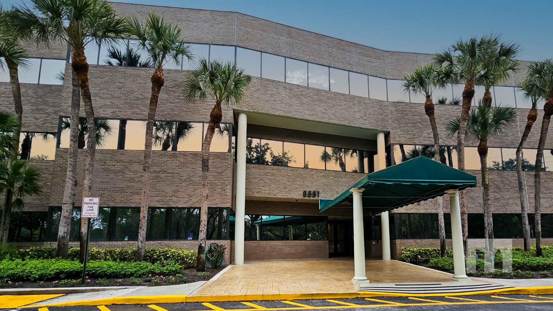 8551 W Sunrise Blvd, Plantation, FL for lease Interior Photo- Image 1 of 7