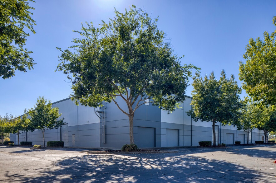 6301 Florin Perkins Rd, Sacramento, CA for lease - Building Photo - Image 3 of 12