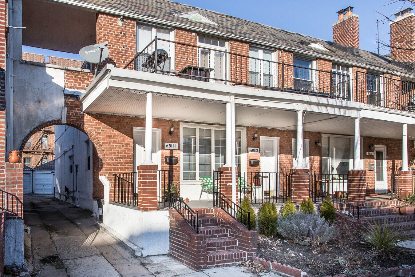 6811 Clyde St, Forest Hills, NY 11375