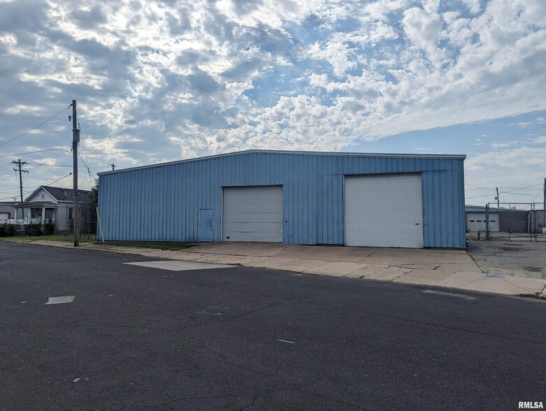 208 SW Center St, Peoria, IL for lease - Building Photo - Image 2 of 7