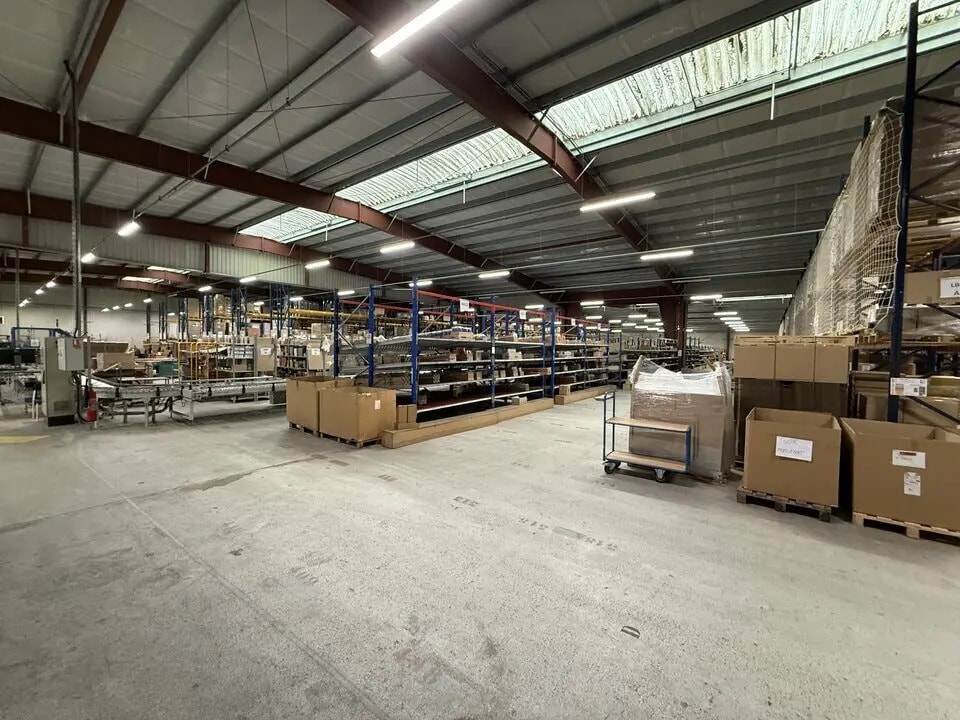 Flex in Valence for sale Building Photo- Image 1 of 4