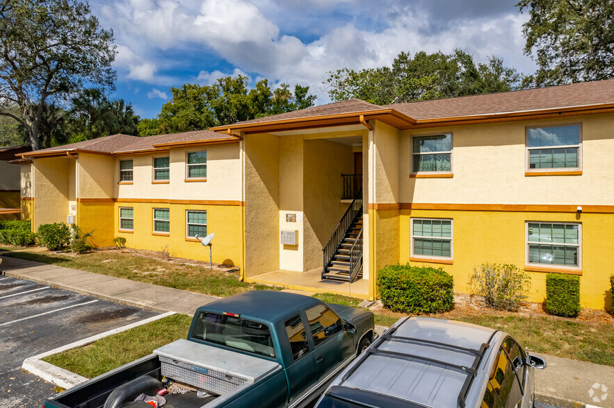 8801 Crestview Dr, Tampa, FL for sale - Primary Photo - Image 1 of 5