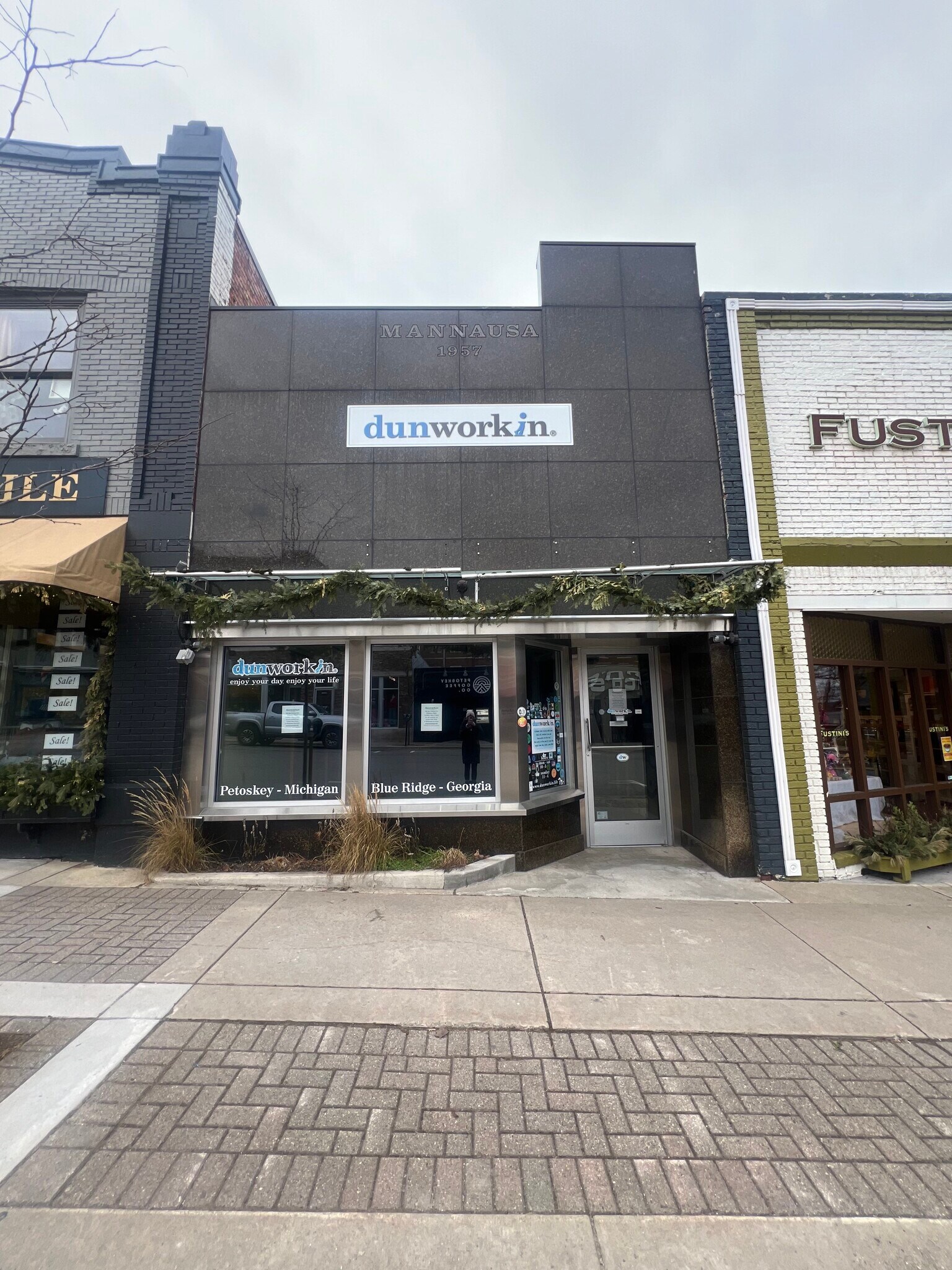 208 Howard St, Petoskey, MI for sale Primary Photo- Image 1 of 1