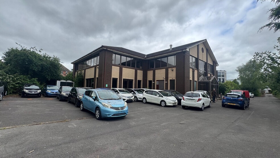 Bessemer Rd, Basingstoke for sale - Primary Photo - Image 1 of 5