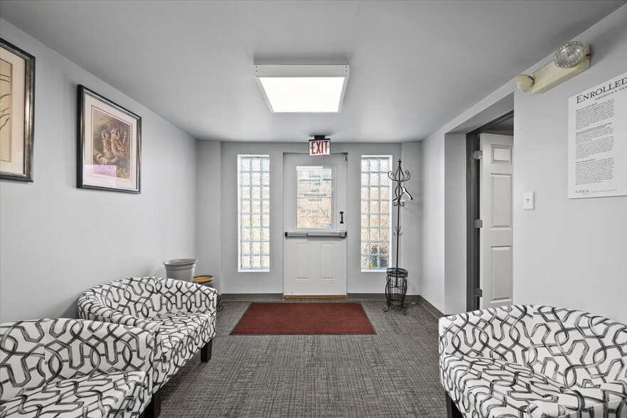 4372 Old William Penn Hwy, Monroeville, PA for lease - Building Photo - Image 2 of 13