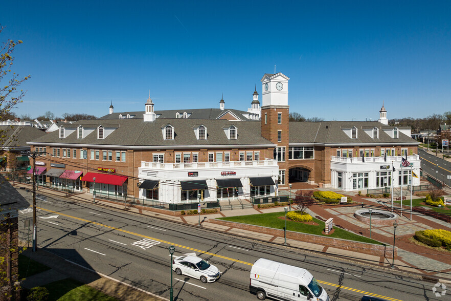 1100-8100 Town Center Way, Livingston, NJ for lease - Building Photo - Image 3 of 9