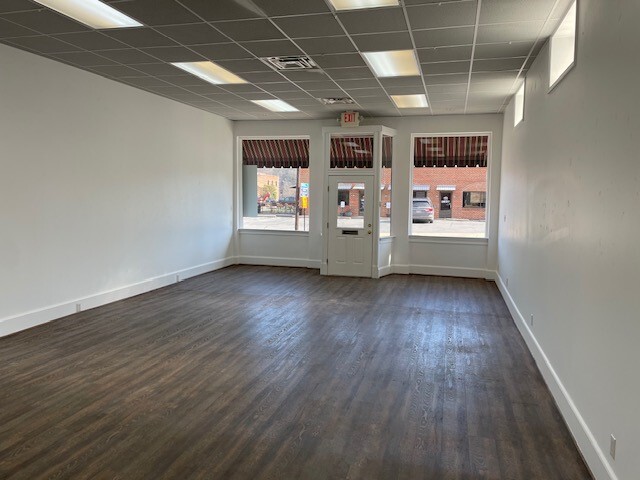 1337 Main St, Lynchburg, VA for lease - Interior Photo - Image 1 of 1