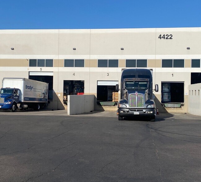 4422 S 38th Pl, Phoenix, AZ for lease - Building Photo - Image 2 of 6