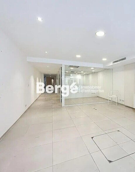Retail in Nice for lease - Interior Photo - Image 3 of 13