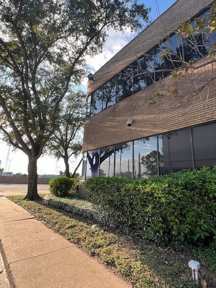 11011 Jones Rd, Houston, TX for sale - Building Photo - Image 3 of 26
