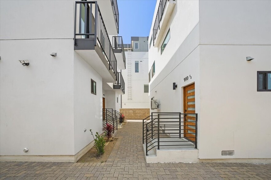 910 Hudson ave, Los Angeles, CA for sale - Primary Photo - Image 1 of 48