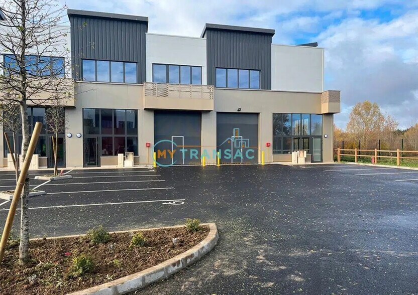 Flex in Saint-Pierre-du-Perray for sale - Building Photo - Image 3 of 14