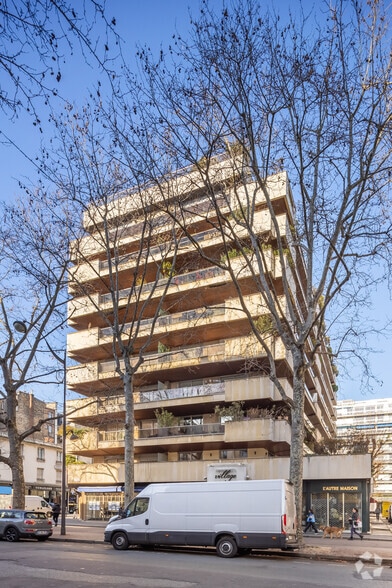 Retail in Paris for lease - Building Photo - Image 3 of 17
