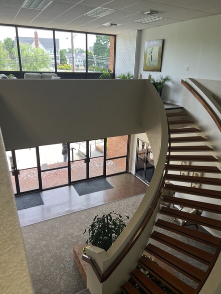 3807 Brandon Ave SW, Roanoke, VA for lease - Lobby - Image 2 of 3