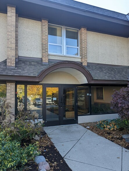 533 W North Ave, Elmhurst, IL for lease - Building Photo - Image 3 of 10