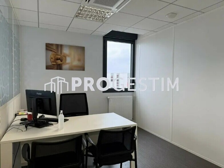 Office in Dijon for lease - Building Photo - Image 3 of 12