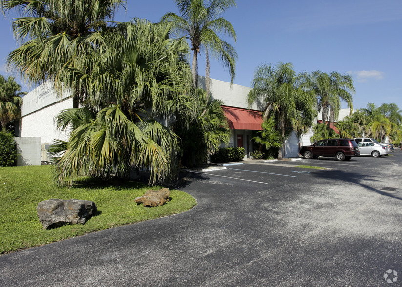 13037-13067 SW 133rd Ct, Miami, FL for lease - Primary Photo - Image 2 of 7