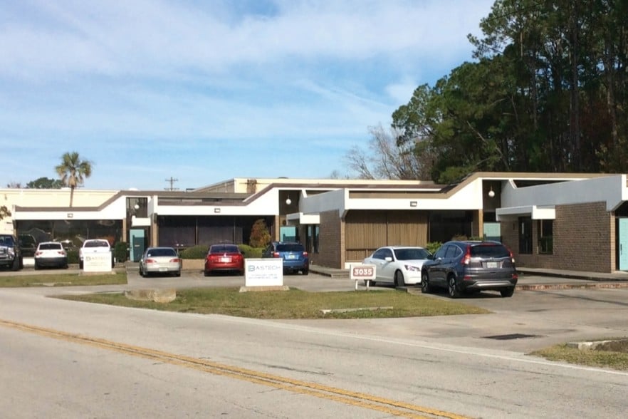 3035 Powers Ave, Jacksonville, FL 32207