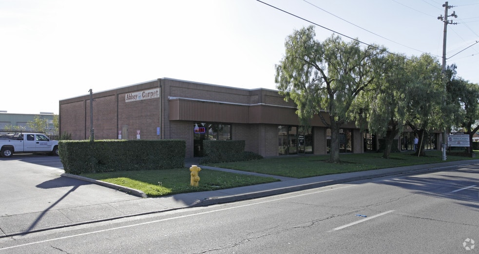 450 Lakeville St, Petaluma, CA for lease - Primary Photo - Image 1 of 12