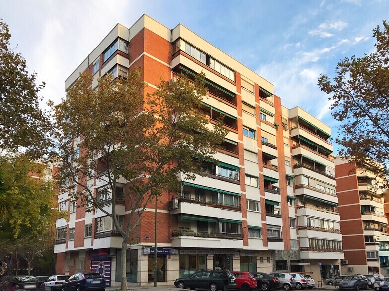 Calle de Mesena, 108, Madrid, Madrid for sale - Primary Photo - Image 1 of 1