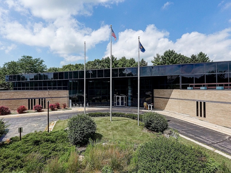 575 W Madison St, Waterloo, WI for lease - Building Photo - Image 2 of 27