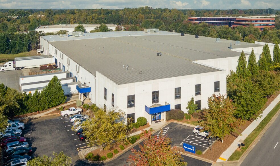 719 N Regional Rd, Greensboro, NC for lease - Building Photo - Image 2 of 14