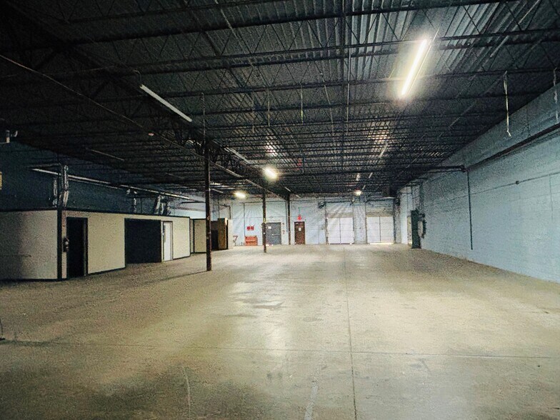 5327 Coldwater Rd, Fort Wayne, IN for lease - Interior Photo - Image 3 of 7