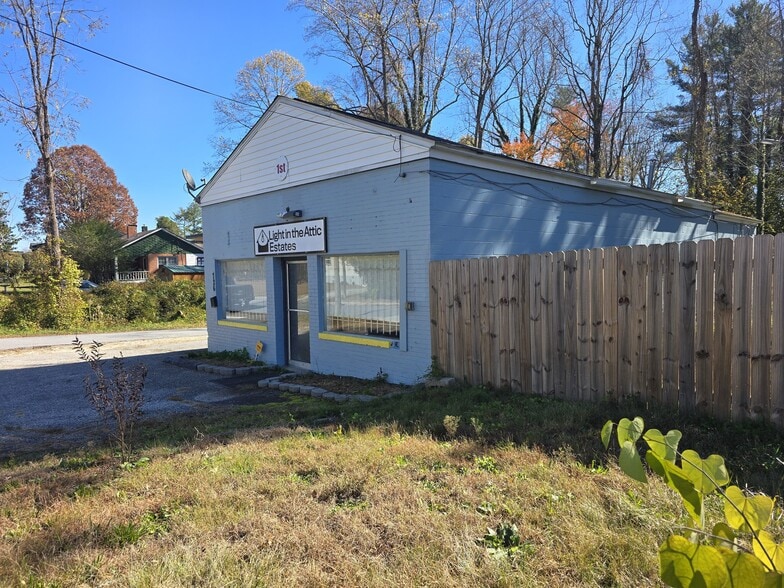 726 1st Ave W, Hendersonville, NC for sale - Building Photo - Image 2 of 16