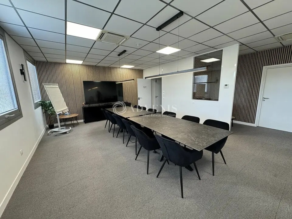 Office in Tremblay-en-France for lease Interior Photo- Image 1 of 7